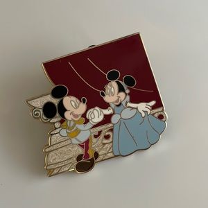 SOLD Disney Mickey pin